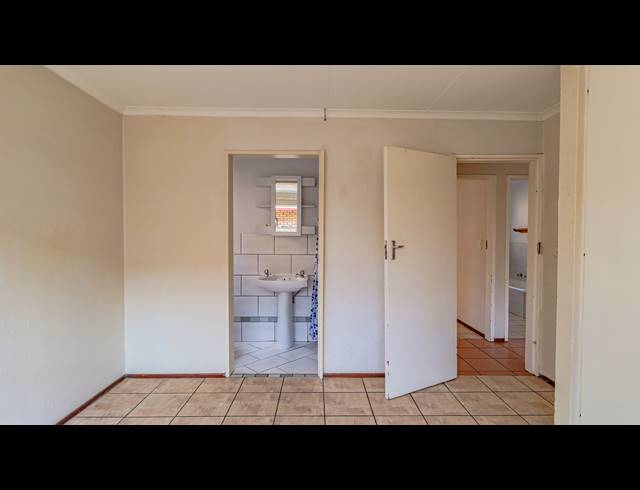 3 BEDROOM CLUSTER FOR SALE IN PIERRE VAN RYNEVELD